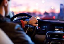 Jakie akty prawne regulują czas pracy kierowców