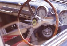 Dlaczego 50 Cent nie może kupić Ferrari?