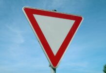 Kto ma pierwszeństwo na morzu?