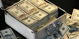 Ile zarabia majtek na statku?