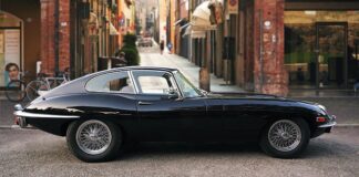 Ile waży Jaguar XJ?