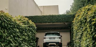 Kto kupił Land Rovera?