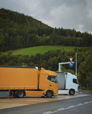 Praca za kierownicą ciężarówki — pięć mitów, które utrudniają start w zawodzie Praca za kierownicą ciężarówki